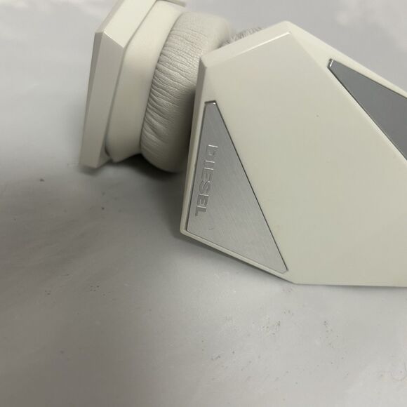 Monster VEKTR Diesel White On-Ear Headphones – Authentic – ControlTalk - Picture 3 of 7